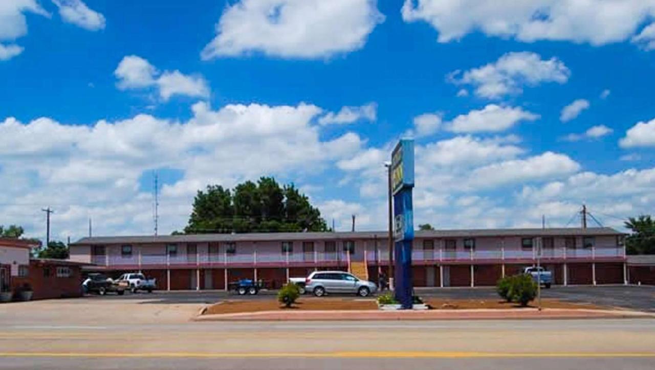 American Inn & Suites Childress Exterior photo